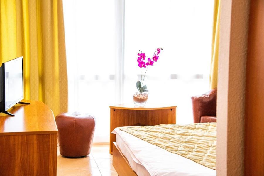 סאטורן Hotel Mures מראה חיצוני תמונה